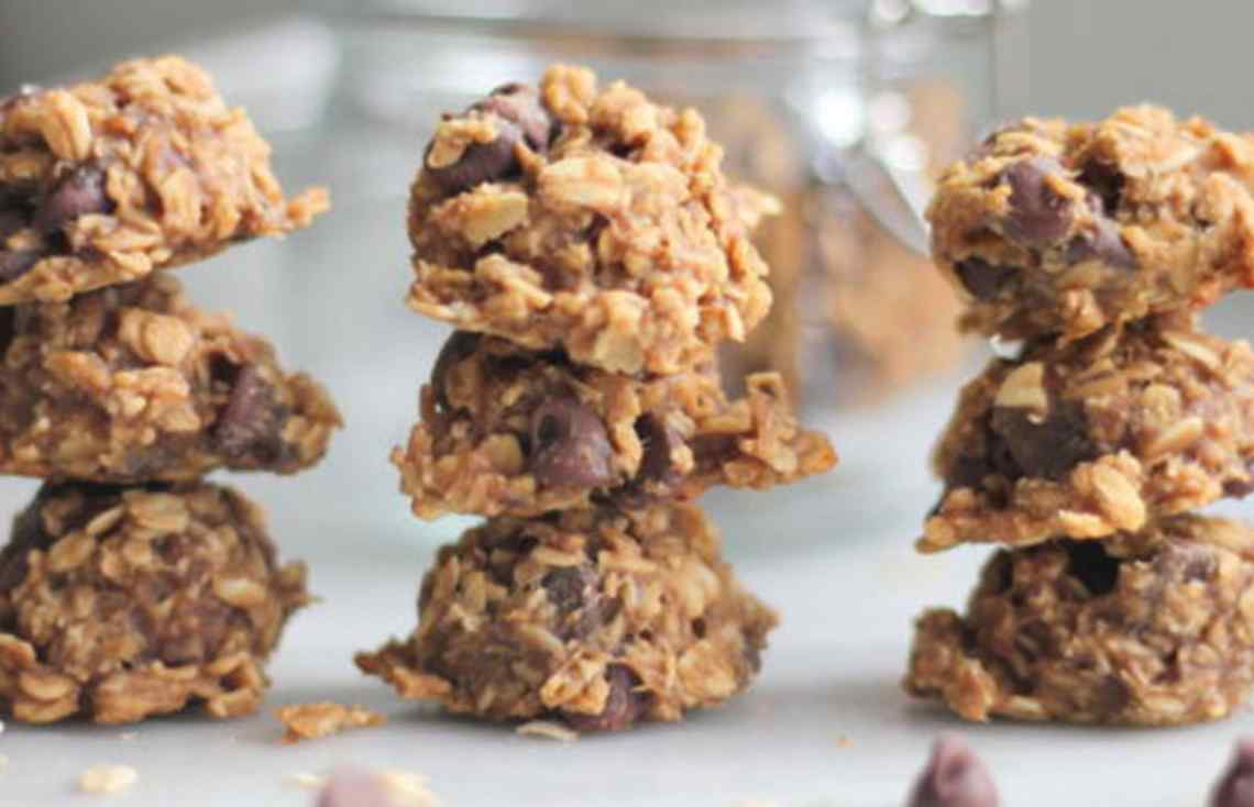 4 Ingredient Peanut Butter Chocolate Chip Cookies